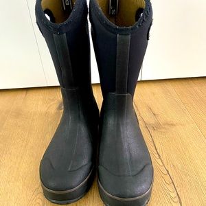 Bogs Classic High Handles. Kids size 5.